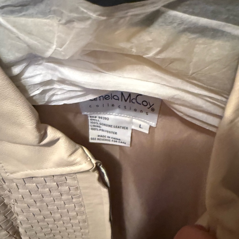 Pamela McCoy Cream Textured Blazer with Classic Collar - Picture 2 of 4